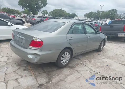 2005 Toyota Camry Le z USA, uszkodzony, nr VIN 4T1BE32K25U504717
